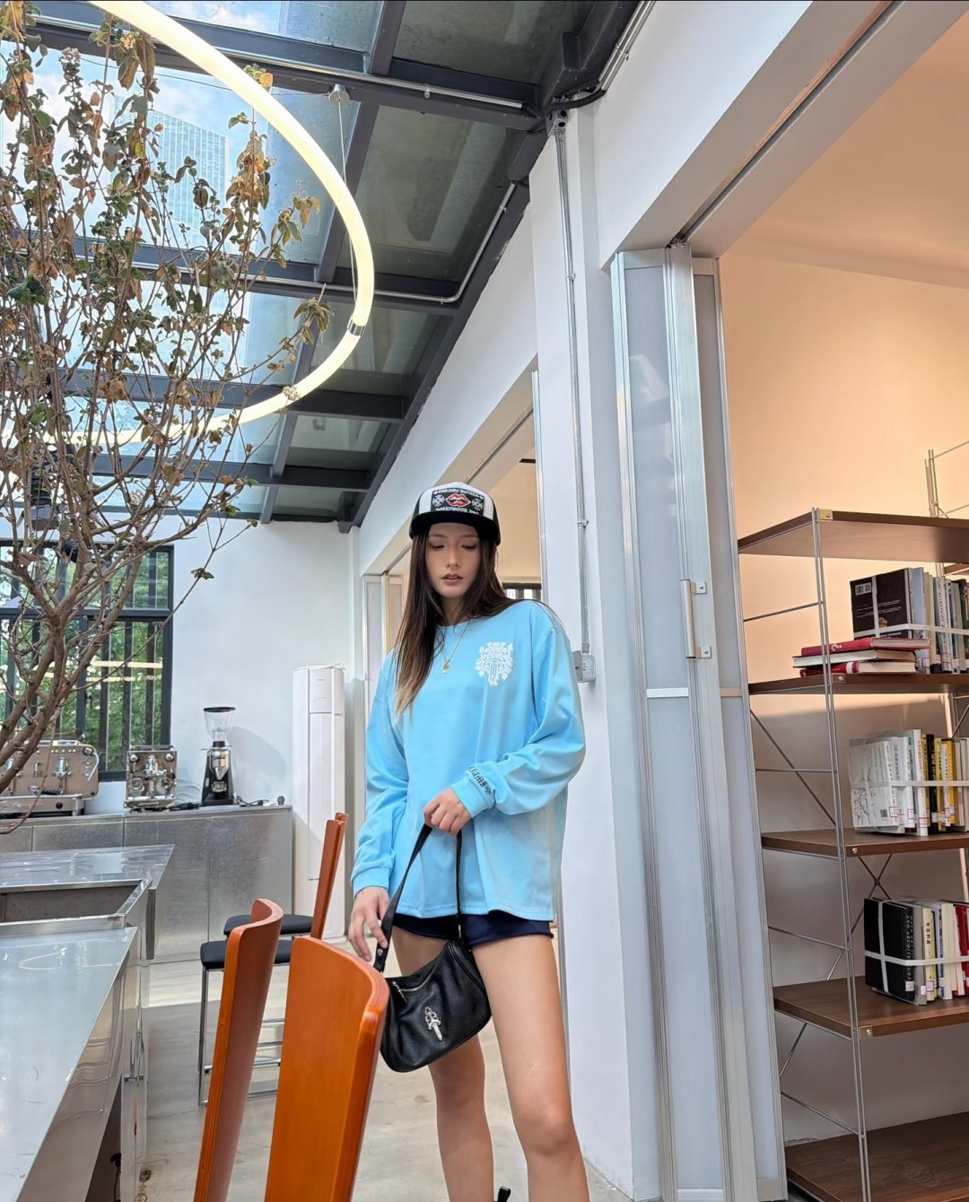 B 크ㄹ하츠 마이애미 익스클루시브 대거 롱슬리브 티셔츠
